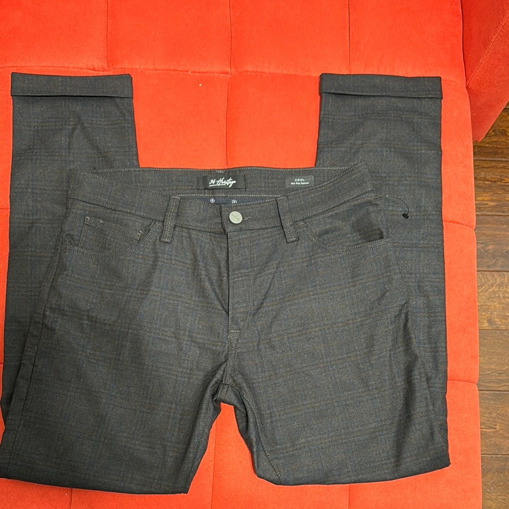 Heritage Black Slim Jeans with Classic Design